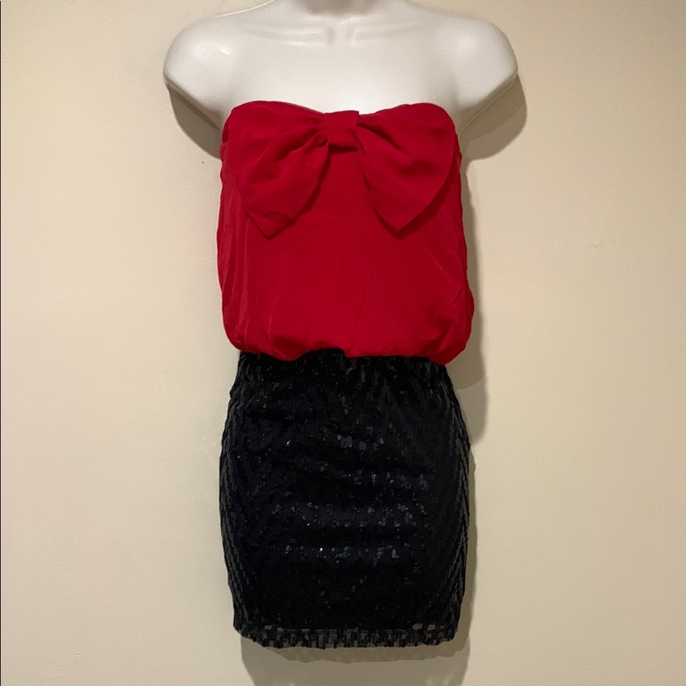 Strapless dress with sequins